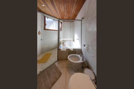 Casa para alugar com 465m², 4 quartos e 5 vagasBanheiro suíte