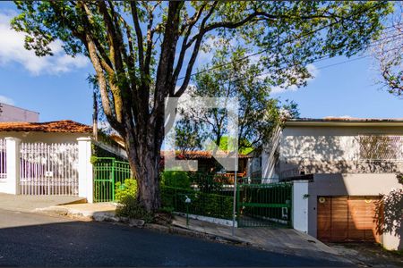 Casa para alugar com 465m², 4 quartos e 5 vagasFachada