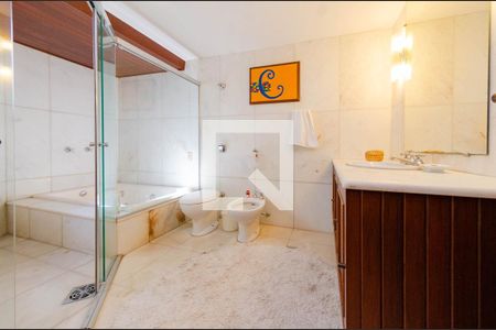 Casa para alugar com 465m², 4 quartos e 5 vagasBanheiro 2