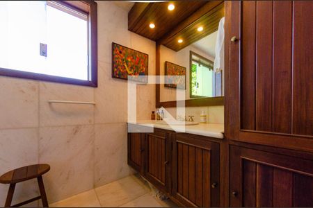 Casa para alugar com 465m², 4 quartos e 5 vagasBanheiro