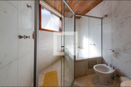 Casa para alugar com 465m², 4 quartos e 5 vagasBanheiro suíte