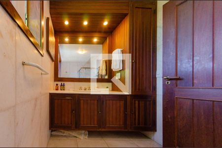 Casa para alugar com 465m², 4 quartos e 5 vagasBanheiro