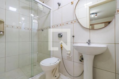 Banheiro da Suíte de casa de condomínio para alugar com 3 quartos, 130m² em Jardim Tupanci, Barueri