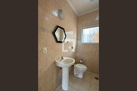 Lavabo de casa de condomínio para alugar com 3 quartos, 130m² em Jardim Tupanci, Barueri