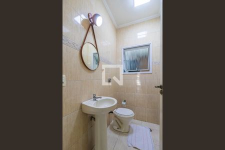 Lavabo de casa de condomínio para alugar com 3 quartos, 130m² em Jardim Tupanci, Barueri