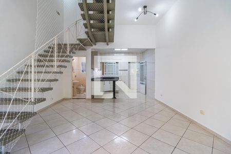 Sala de casa de condomínio para alugar com 3 quartos, 130m² em Jardim Tupanci, Barueri