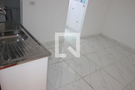 Cozinha de kitnet/studio para alugar com 1 quarto, 17m² em Gopouva, Guarulhos