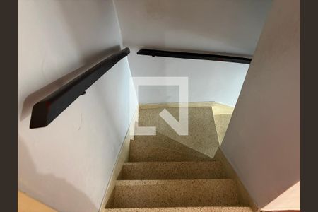 Escada de casa à venda com 3 quartos, 120m² em Vila Cruz das Almas, São Paulo
