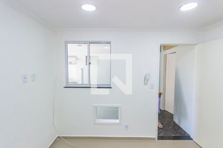 Sala de kitnet/studio para alugar com 1 quarto, 60m² em Penha Circular, Rio de Janeiro