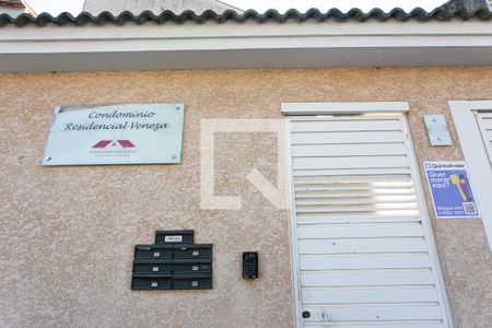 Casa de condomínio à venda com 72m², 2 quartos e 1 vagaFachada