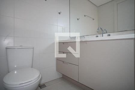 Banheiro da Suíte de apartamento à venda com 2 quartos, 60m² em Higienópolis, Porto Alegre