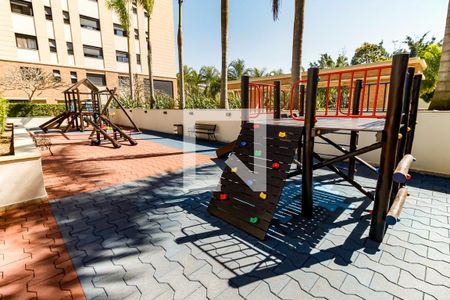 Apartamento à venda com 207m², 3 quartos e 4 vagas Apartamento à venda com 207m², 3 quartos e 4 vagasÁrea comum - Playground