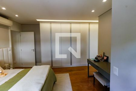 Apartamento à venda com 207m², 3 quartos e 4 vagas Apartamento à venda com 207m², 3 quartos e 4 vagasSuíte 2 - armários