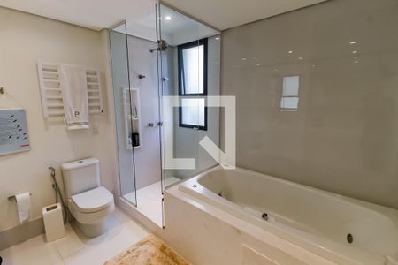 Apartamento à venda com 207m², 3 quartos e 4 vagas Apartamento à venda com 207m², 3 quartos e 4 vagasBanheiro da Suíte 1