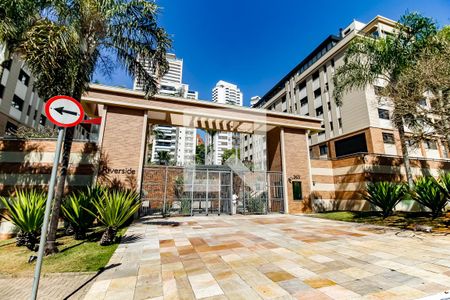 Apartamento à venda com 207m², 3 quartos e 4 vagas Apartamento à venda com 207m², 3 quartos e 4 vagasFachada e portaria