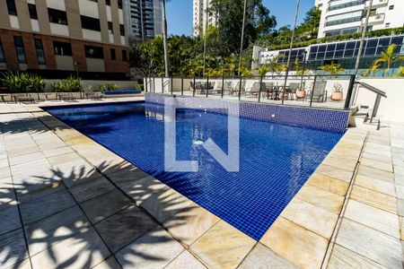 Apartamento à venda com 207m², 3 quartos e 4 vagas Apartamento à venda com 207m², 3 quartos e 4 vagasÁrea comum - Piscina