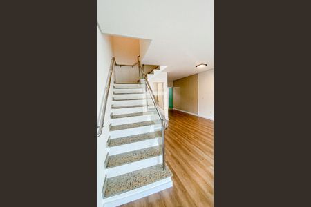 Sala - Sala de Jantar - Escada de casa para alugar com 2 quartos, 170m² em Campestre, Santo André