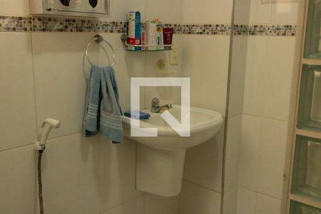 Banheiro de apartamento à venda com 2 quartos, 60m² em Praça da Bandeira, Rio de Janeiro