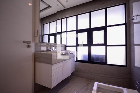 Apartamento à venda com 170m², 3 quartos e 3 vagasBanheiro do Quarto 2 