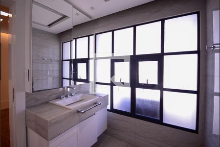 Apartamento à venda com 170m², 3 quartos e 3 vagasBanheiro do Quarto 2 