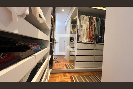 Apartamento à venda com 150m², 2 quartos e 1 vagaCloset da suíte