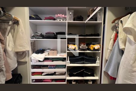 Apartamento à venda com 150m², 2 quartos e 1 vagaCloset da suíte