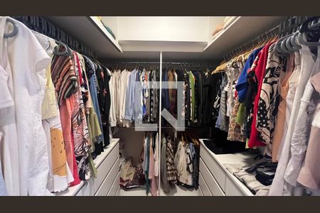 Apartamento à venda com 150m², 2 quartos e 1 vagaCloset da suíte