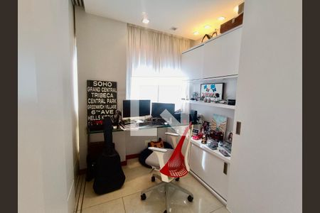 Quarto reversível de apartamento à venda com 3 quartos, 155m² em Lagoa, Rio de Janeiro