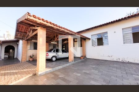 Casa à venda com 230m², 3 quartos e 2 vagas Casa à venda com 230m², 3 quartos e 2 vagasQuintal