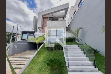 Casa de condomínio à venda com 370m², 5 quartos e 5 vagasFachada
