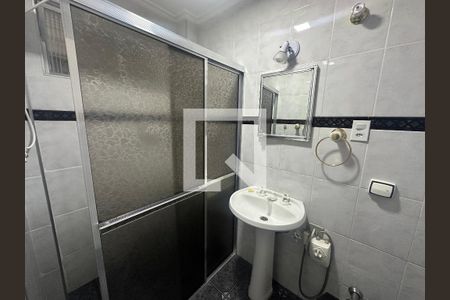 Banheiro de apartamento para alugar com 1 quarto, 34m² em Centro, São Vicente