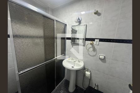 Banheiro de apartamento para alugar com 1 quarto, 34m² em Centro, São Vicente