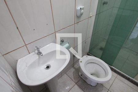 Banheiro de casa para alugar com 2 quartos, 47m² em Água Santa, Rio de Janeiro
