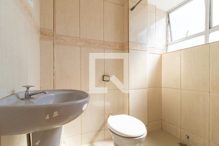 Banheiro de apartamento para alugar com 1 quarto, 52m² em Centro, Curitiba