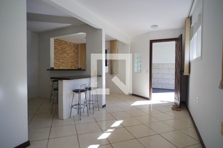 Sala de casa para alugar com 3 quartos, 179m² em Cacupé, Florianópolis