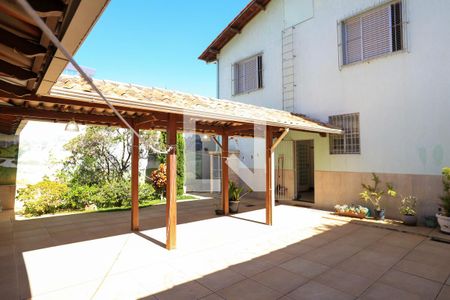 Casa à venda com 274m², 4 quartos e 4 vagasQuintal