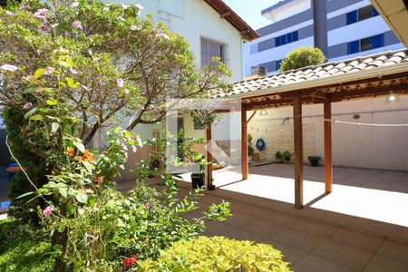 Casa à venda com 274m², 4 quartos e 4 vagasQuintal