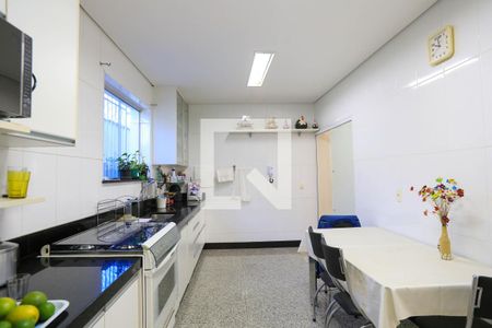 Casa à venda com 274m², 4 quartos e 4 vagasCozinha