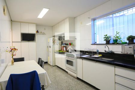 Casa à venda com 274m², 4 quartos e 4 vagasCozinha