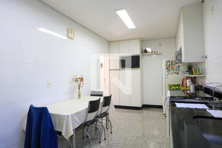 Casa à venda com 274m², 4 quartos e 4 vagasCozinha