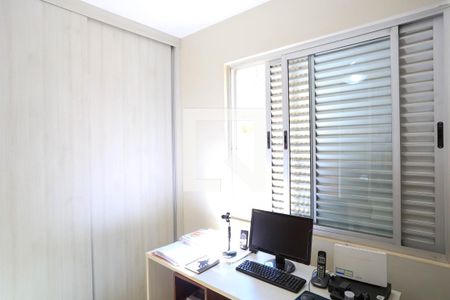 Casa à venda com 274m², 4 quartos e 4 vagasEscritório