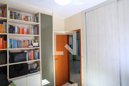 Casa à venda com 274m², 4 quartos e 4 vagasEscritório