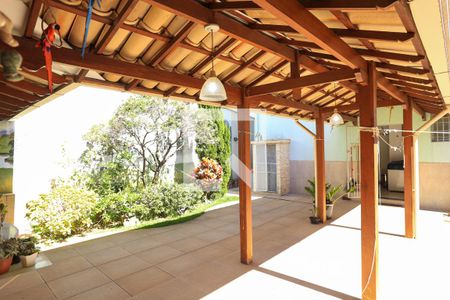 Casa à venda com 274m², 4 quartos e 4 vagasQuintal