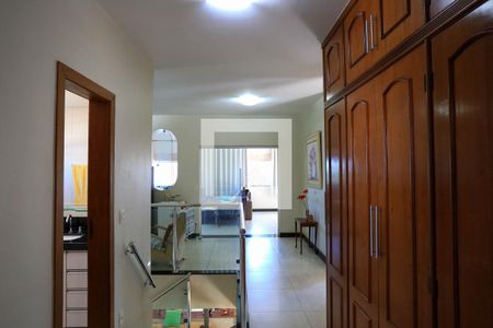 Casa à venda com 274m², 4 quartos e 4 vagasPiso superior 