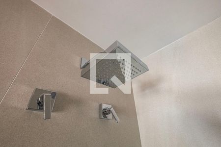 Banheiro de kitnet/studio para alugar com 1 quarto, 22m² em Jardim das Bandeiras, São Paulo