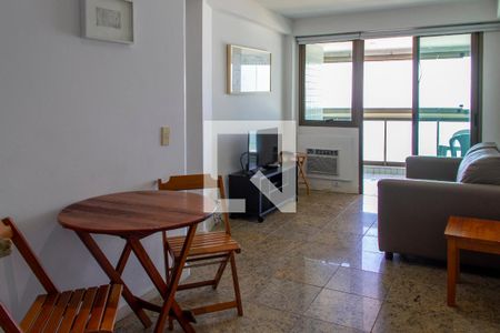 Sala de apartamento para alugar com 1 quarto, 48m² em Barra da Tijuca, Rio de Janeiro