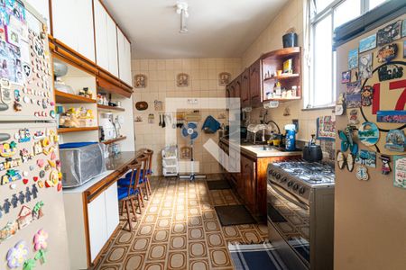 Casa à venda com 380m², 3 quartos e 6 vagas Casa à venda com 380m², 3 quartos e 6 vagasCozinha