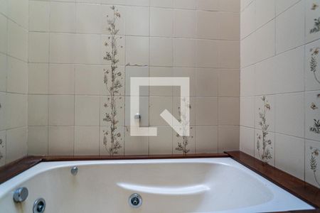 Casa à venda com 380m², 3 quartos e 6 vagas Casa à venda com 380m², 3 quartos e 6 vagasBanheiro da Suite Master