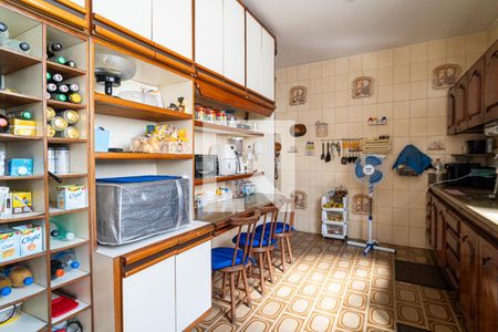 Casa à venda com 380m², 3 quartos e 6 vagas Casa à venda com 380m², 3 quartos e 6 vagasCozinha