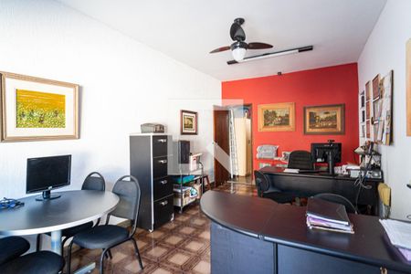 Casa à venda com 380m², 3 quartos e 6 vagas Casa à venda com 380m², 3 quartos e 6 vagasEscritório